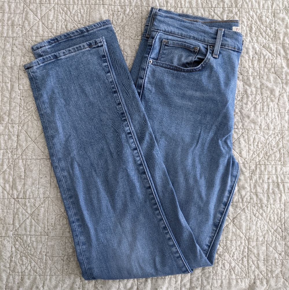 Levi's 724 Light Wash Slim Cut Straight Leg Jean - 28 x 30